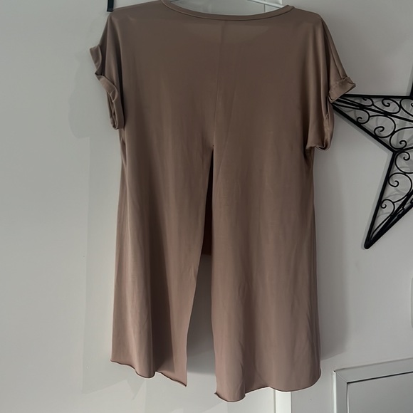 Stylish nude t-shirt - Picture 3 of 5